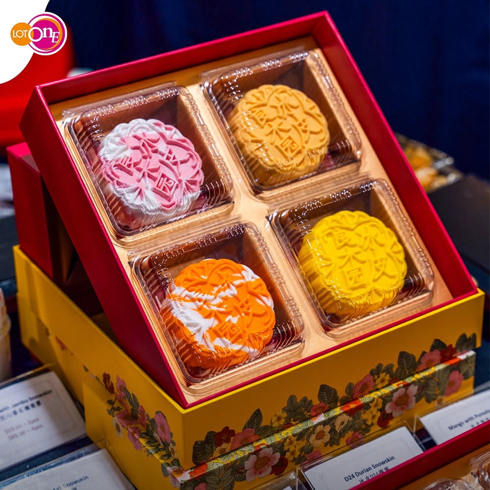 Mooncake gift box at Lot One Mid-Autumn Fair