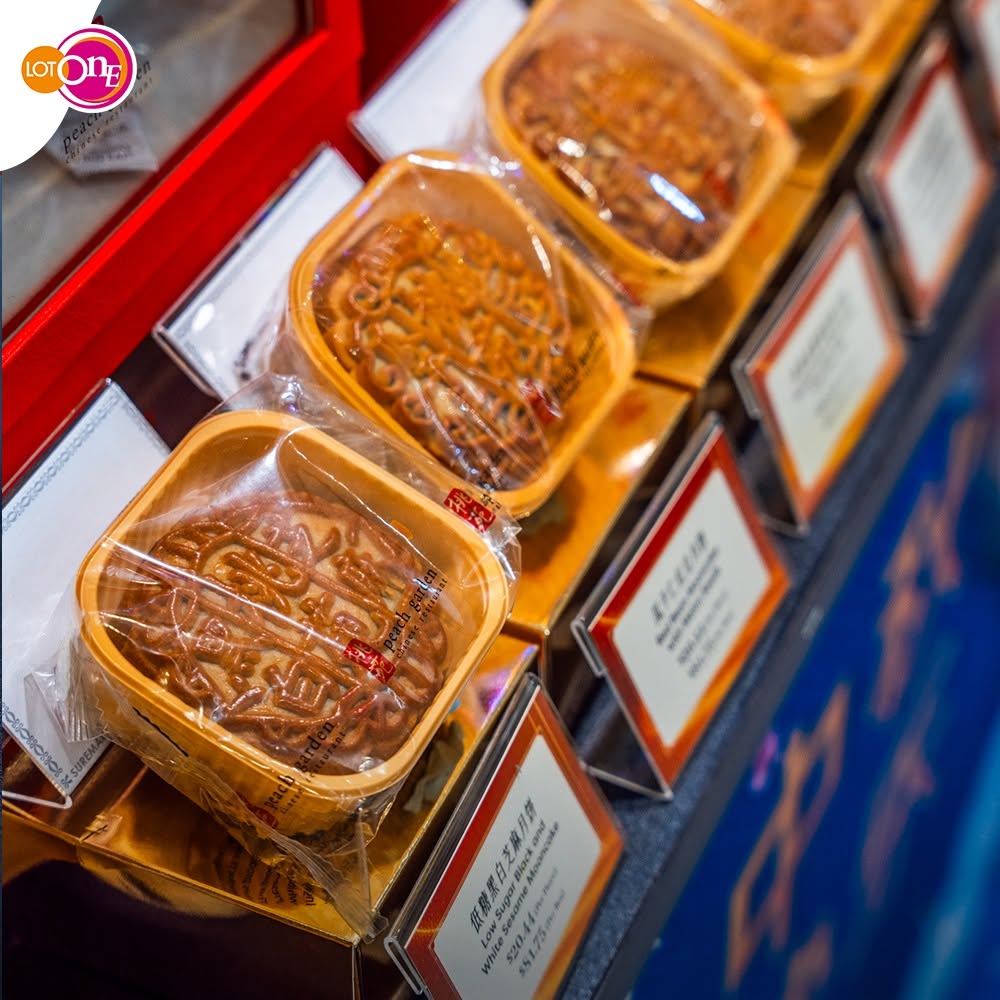 Peach Garden mooncakes at Lot One