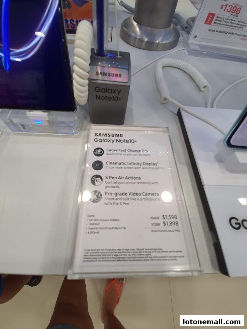 Display of Samsung Galaxy Note10+ with features and pricing information.