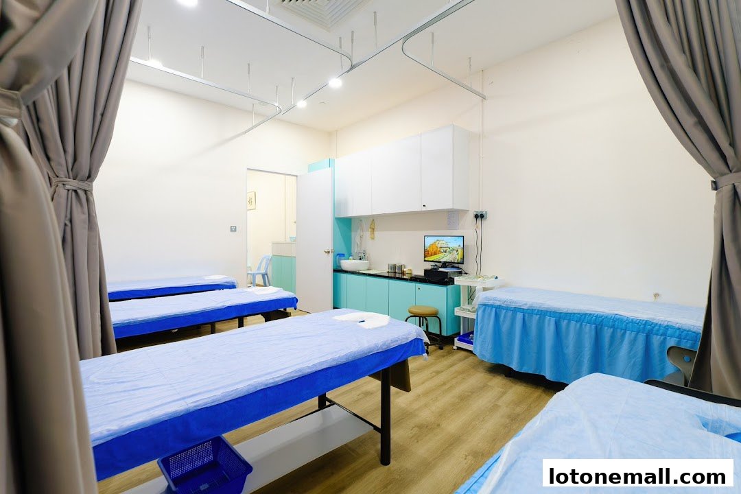 Interior of a Traditional Chinese Medicine clinic with multiple treatment beds and a consultation area.