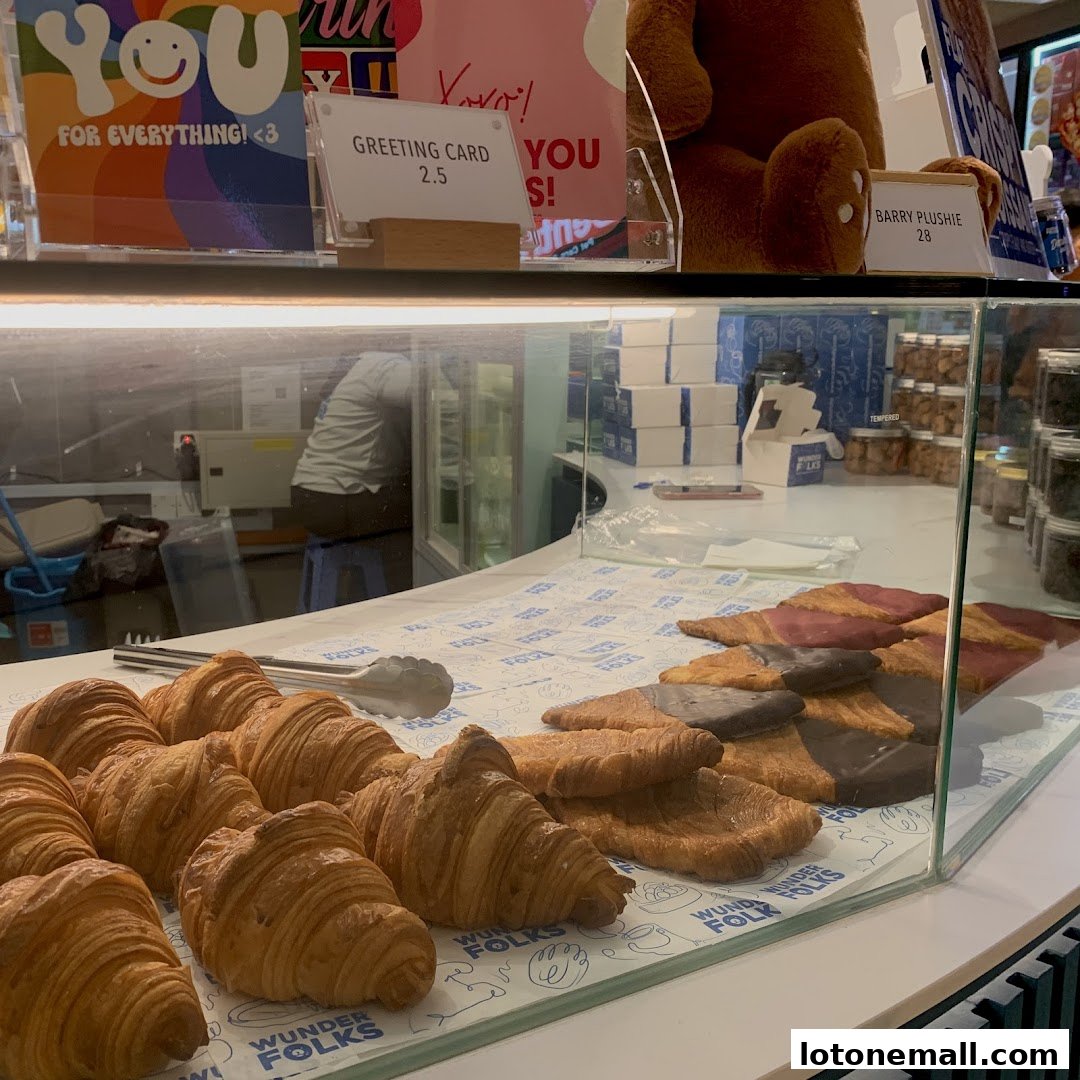 A display of freshly baked croissants and pastries at Wunderfolks.